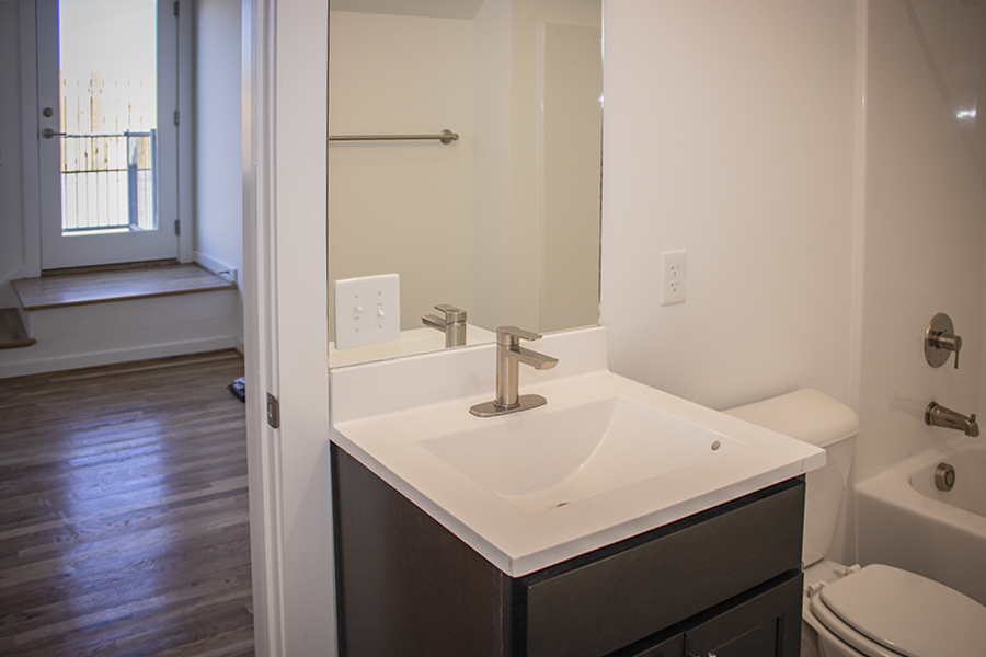 Lynchburg-va-downtown-apartment-lofts bathroom