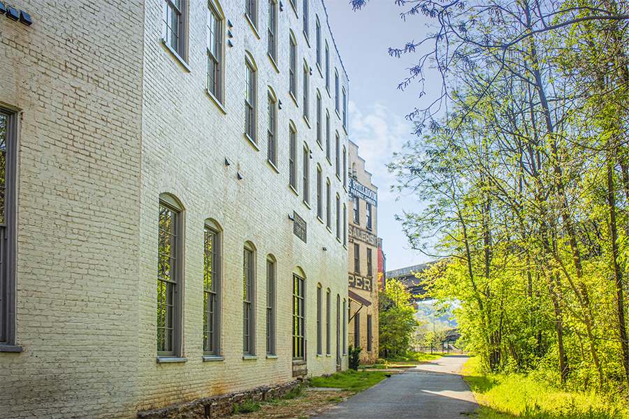 Lynchburg-va-downtown-apartment-lofts walking-trail-view