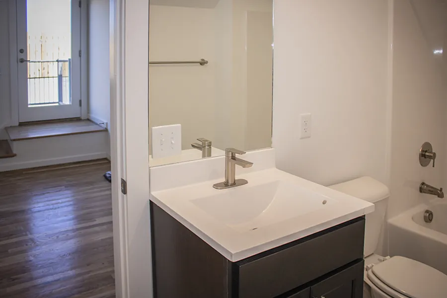 Lynchburg-va-downtown-apartment-lofts bathroom