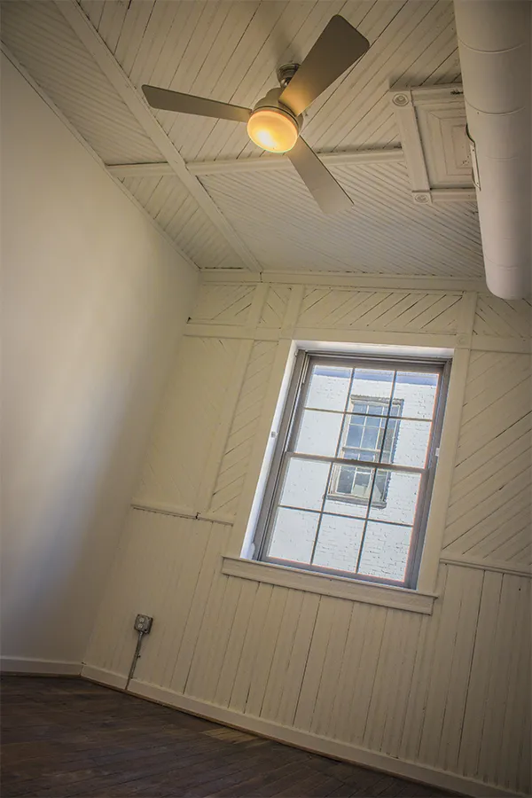 Lynchburg-va-downtown-apartment-lofts cealing-fans