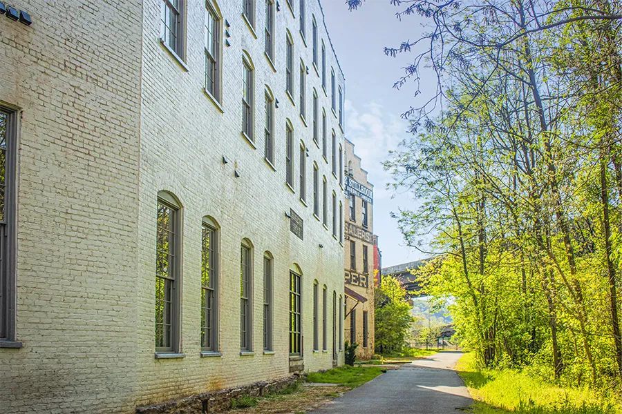 Lynchburg-va-downtown-apartment-lofts walking-trail-view